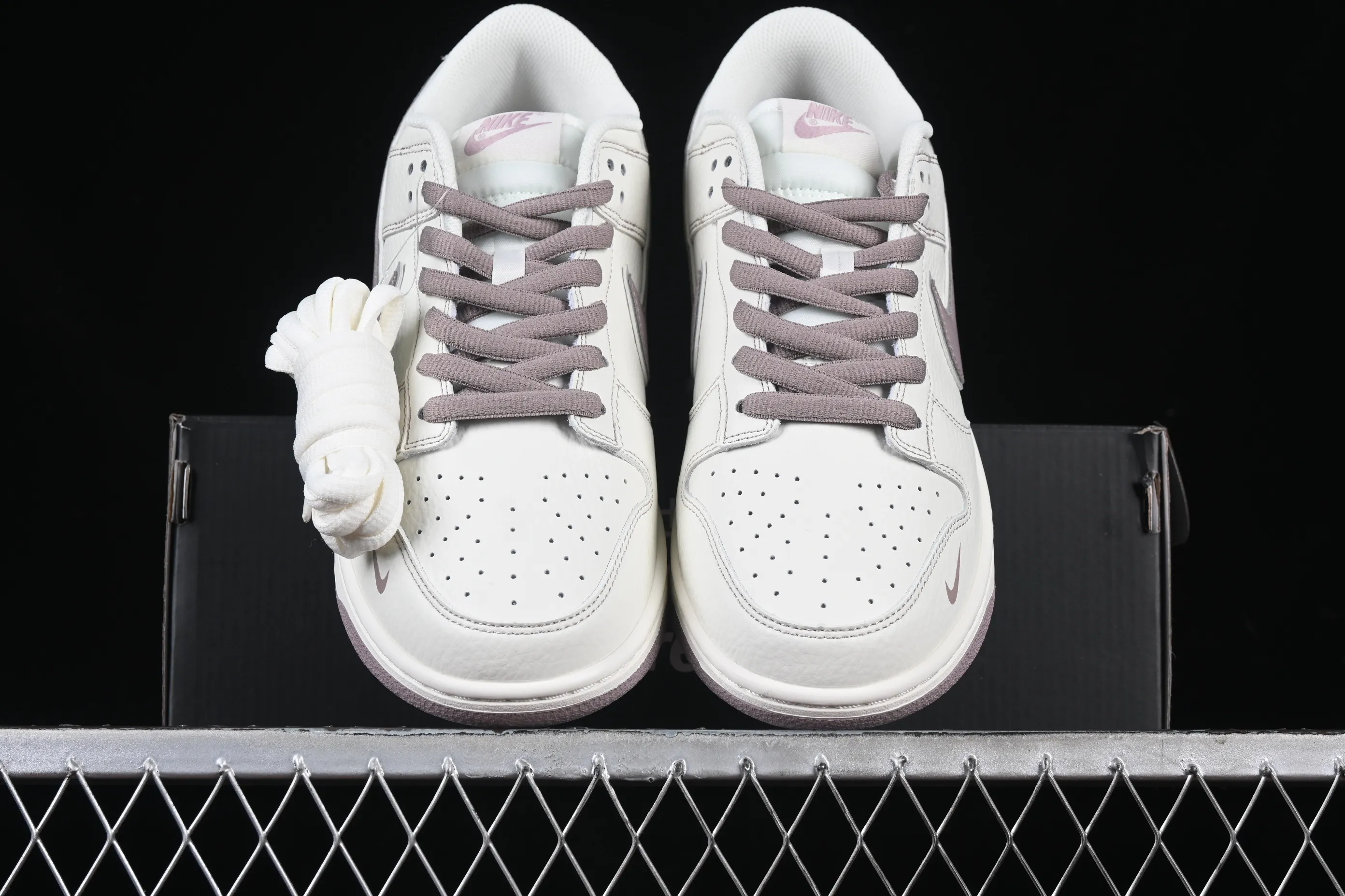 All categories Nk SB Dunk series Nk SB Dunk Low low-top sneakers Nk SB Dunk Low Supreme x The North Face North Face co-branded color matching low-top casual sports skateboard shoes BM0234-507